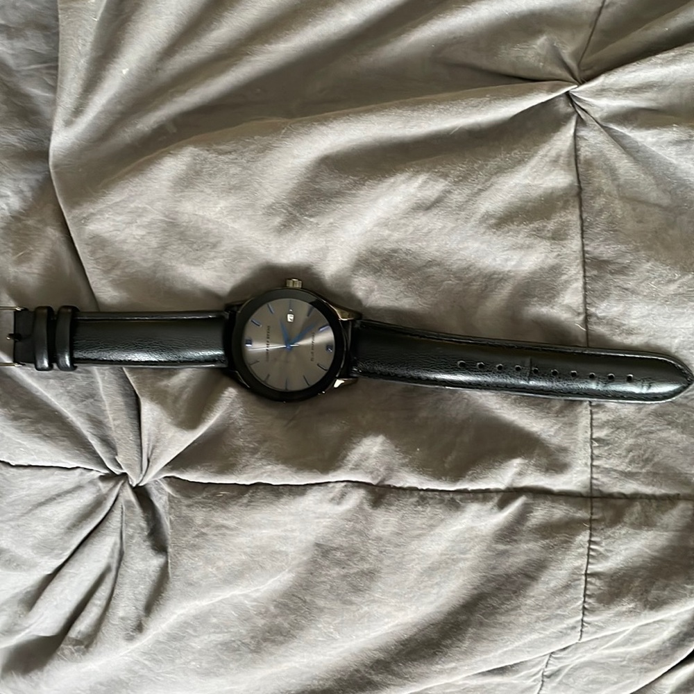 NWOT Geoffrey Beene Watch with leather band.